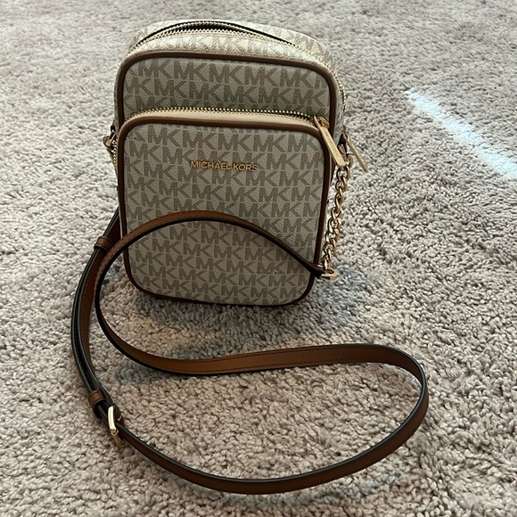 Michael Kors Handbags - Michael Kors satchel purse
